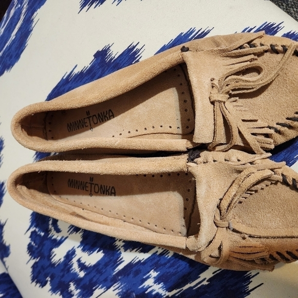 minnetonka suede moccasins - Picture 6 of 7